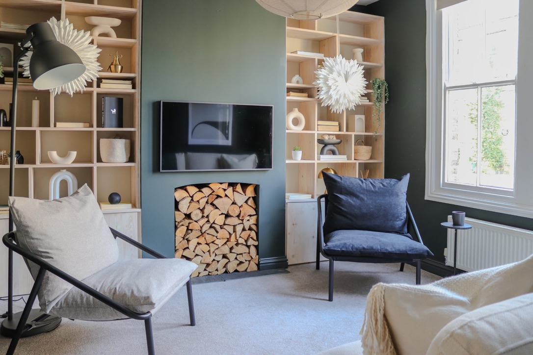 Refurbished communal lounge in a licensed HMO renovated by RedFox Homes in Oxford